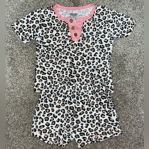 Mudpie 2-Piece Cheetah Print Henley & Short Set - Size 3T